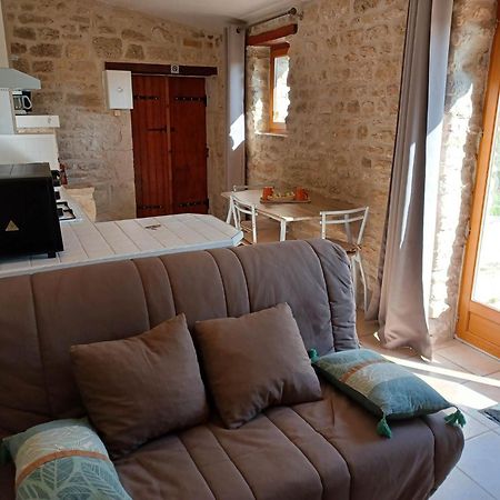 Escale Au Clos Saint Martin De Juillers Gites Et Chambres D'Hotes Buitenkant foto