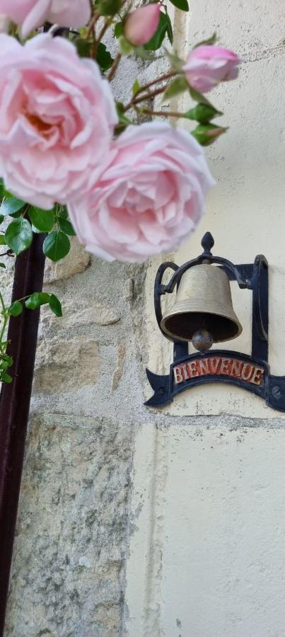 Escale Au Clos Saint Martin De Juillers Gites Et Chambres D'Hotes Buitenkant foto