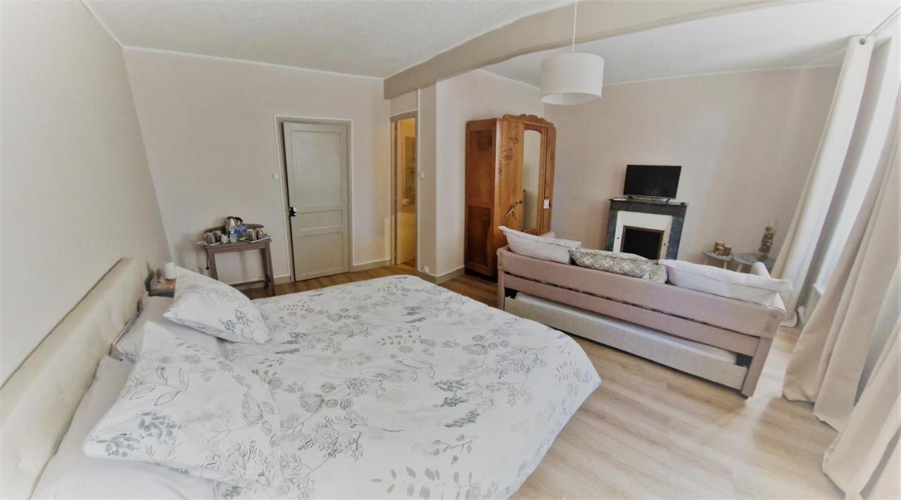 Escale Au Clos Saint Martin De Juillers Gites Et Chambres D'Hotes Buitenkant foto