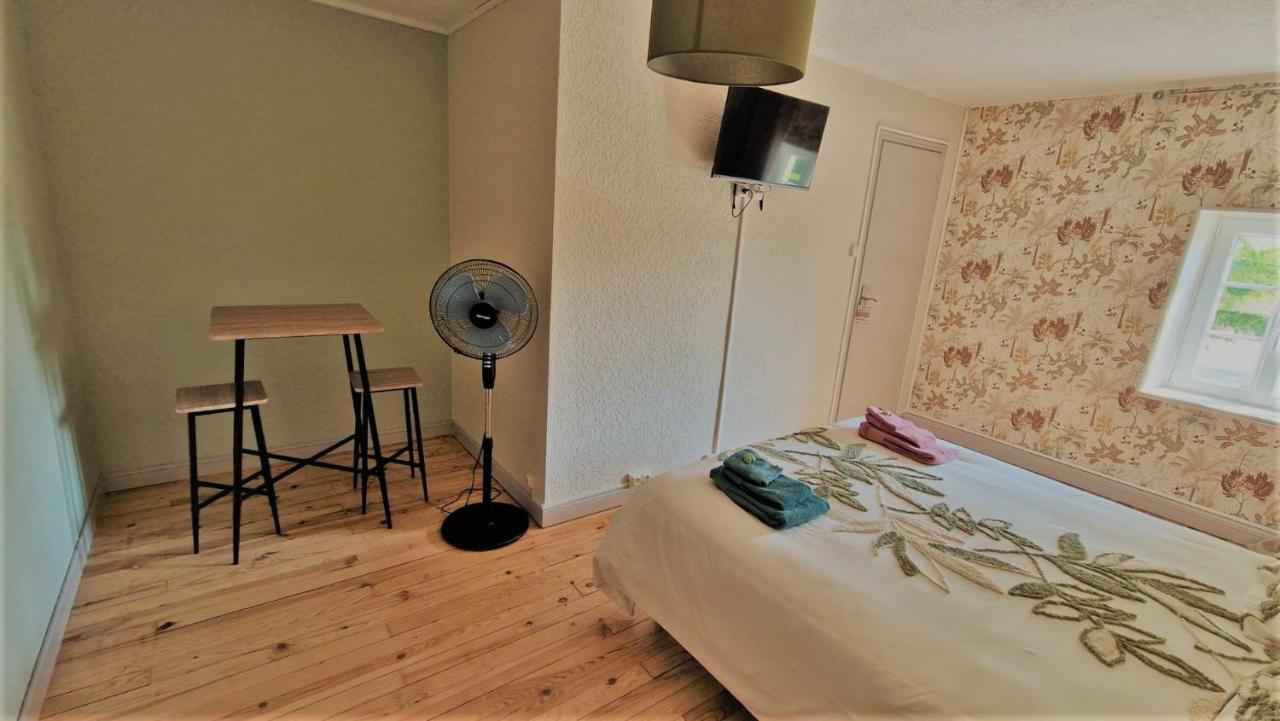 Escale Au Clos Saint Martin De Juillers Gites Et Chambres D'Hotes Buitenkant foto