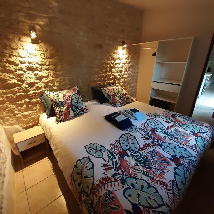 Escale Au Clos Saint Martin De Juillers Gites Et Chambres D'Hotes Buitenkant foto