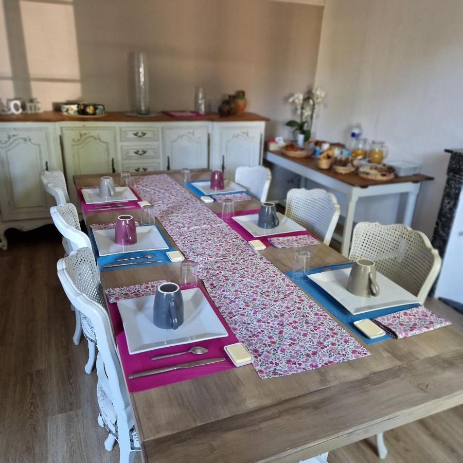 Escale Au Clos Saint Martin De Juillers Gites Et Chambres D'Hotes Buitenkant foto