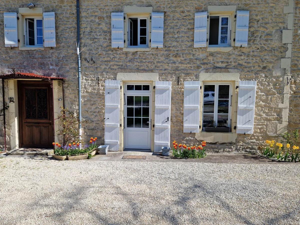 Escale Au Clos Saint Martin De Juillers Gites Et Chambres D'Hotes Buitenkant foto