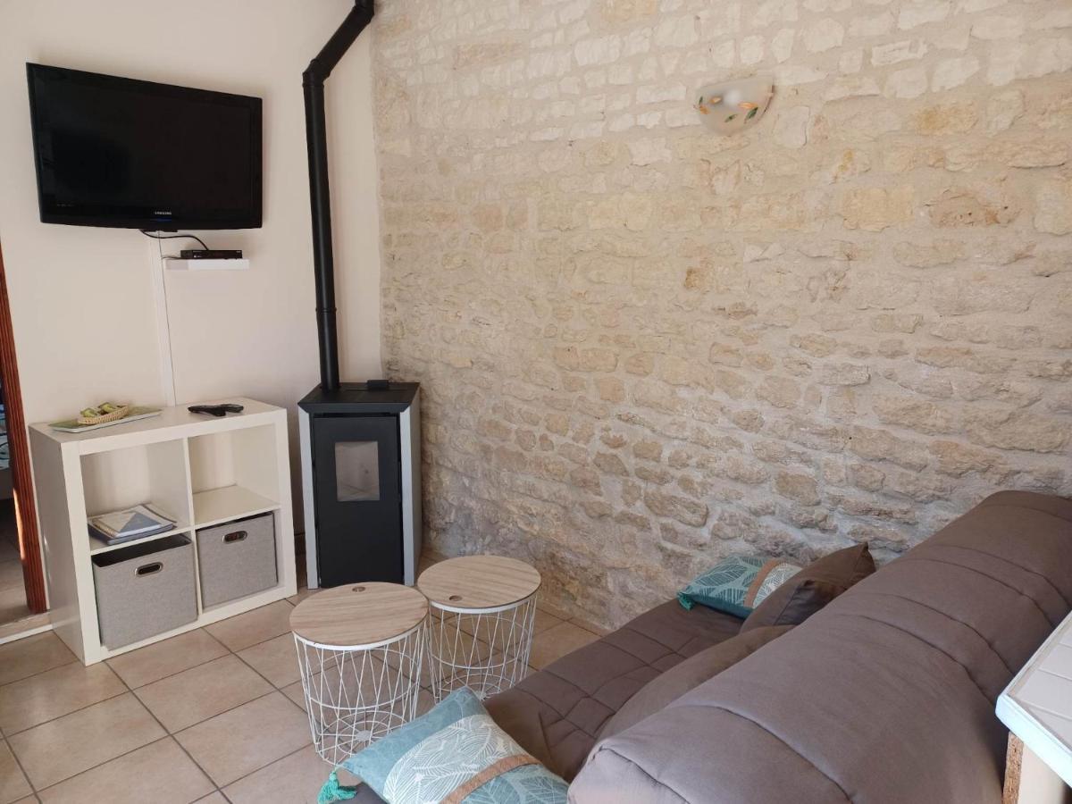 Escale Au Clos Saint Martin De Juillers Gites Et Chambres D'Hotes Buitenkant foto
