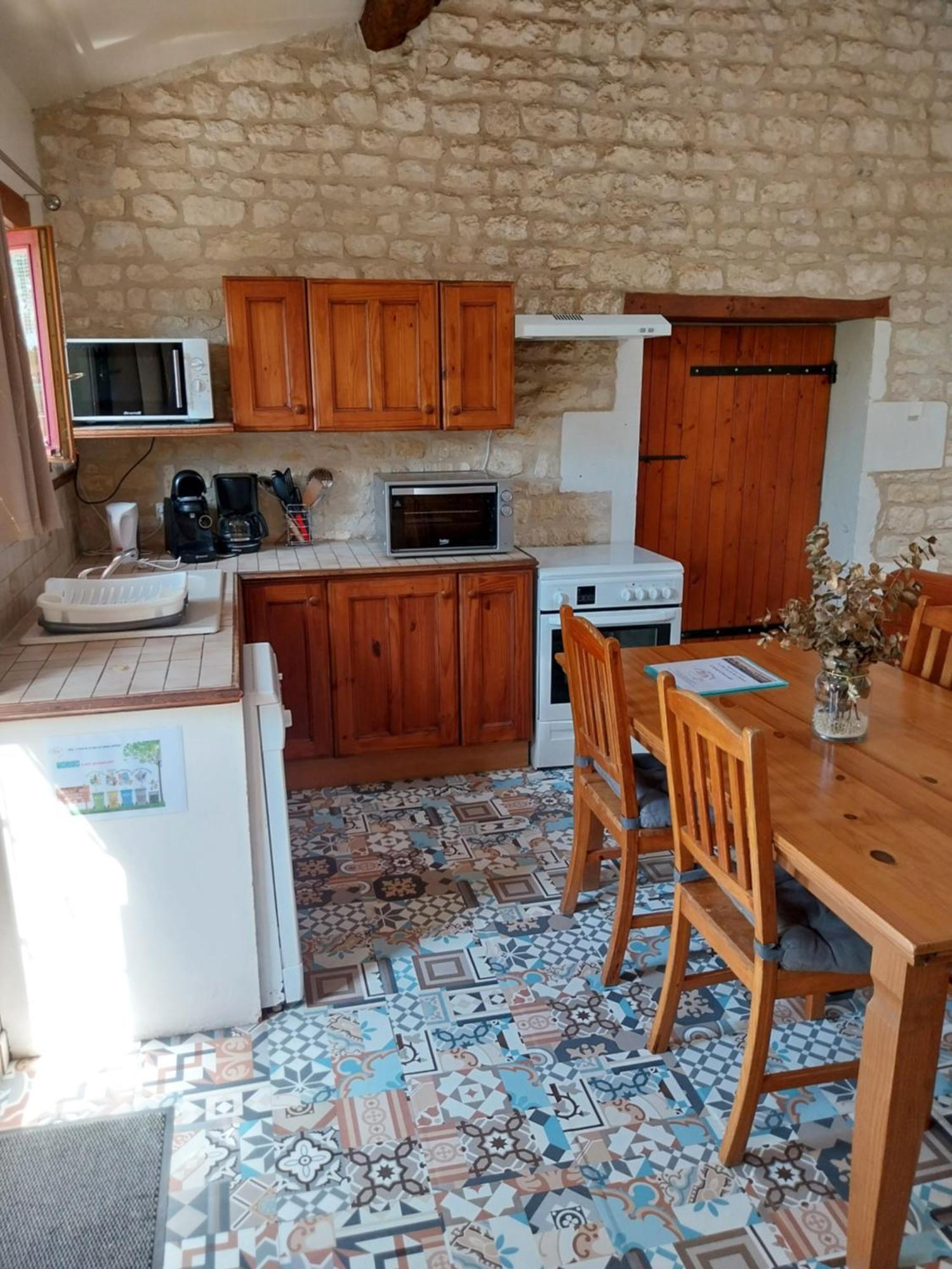 Escale Au Clos Saint Martin De Juillers Gites Et Chambres D'Hotes Buitenkant foto