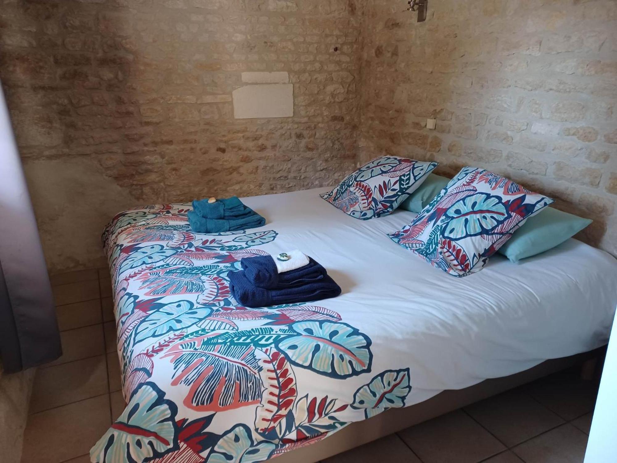 Escale Au Clos Saint Martin De Juillers Gites Et Chambres D'Hotes Buitenkant foto